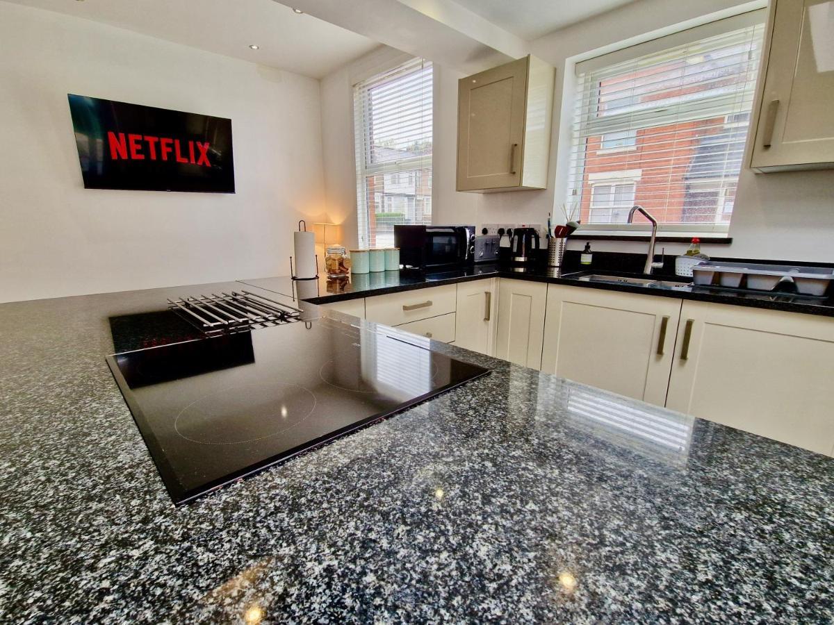 Incredible Private Rooms All With Private Bathrooms In A Fully Serviced House Next To City Centre With Free Parking Coventry Exterior foto